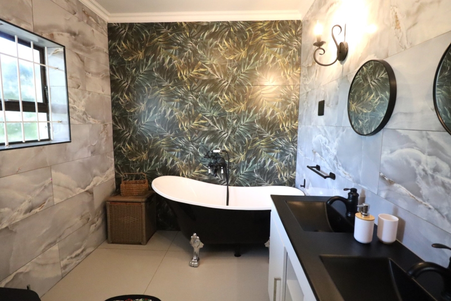 4 Bedroom Property for Sale in Amsterdamhoek Eastern Cape